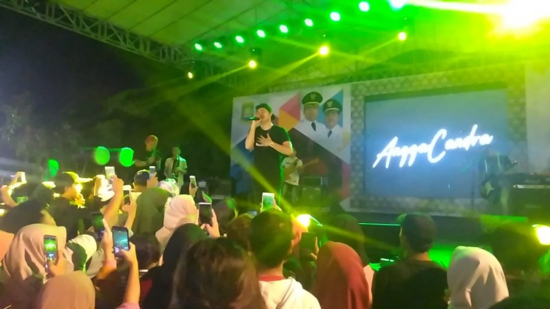 IMG-angga-chandra-hibur-pengunjung-tangerang-expo-2020