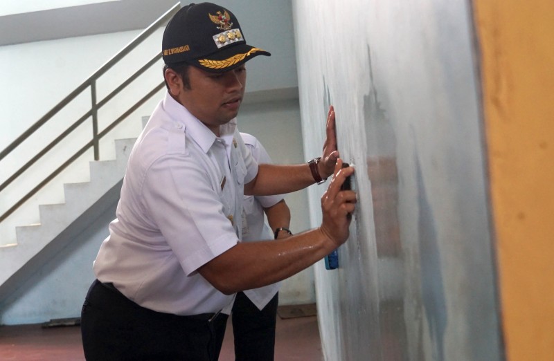 IMG-arief-minta-masyarakat-ikut-rawat-fasilitas-publik