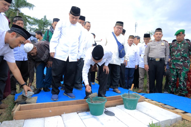IMG-wakil-wali-kota-letakkan-batu-pertama-tanda-pembangunan-masjid-raya-rahmatan-lil-alamin