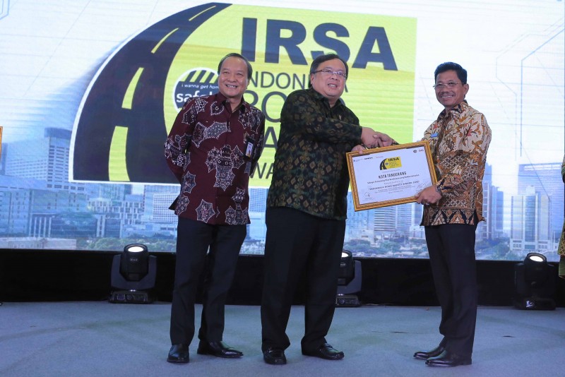 IMG-raih-penghargaan-irsa-2018-kota-tangerang-jadi-pelopor-kendaraan-yang-berkeselamatan