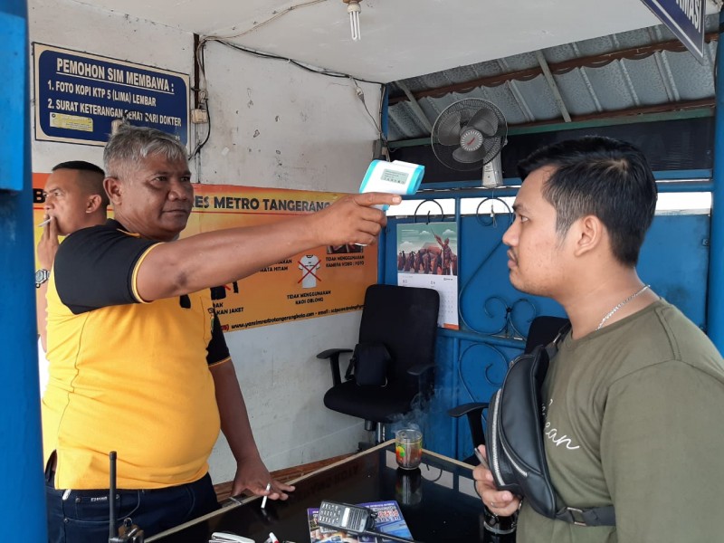 IMG-cegah-corona-pengunjung-polres-ikuti-aturan-ini