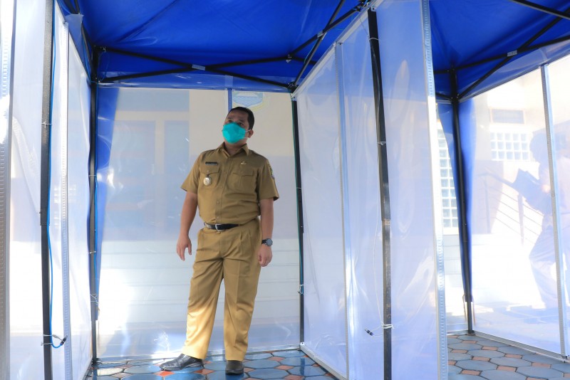 IMG-tingkatkan-kewaspadaan-pandemi-covid-19-pemkot-tangerang-uji-coba-bilik-disinfektan