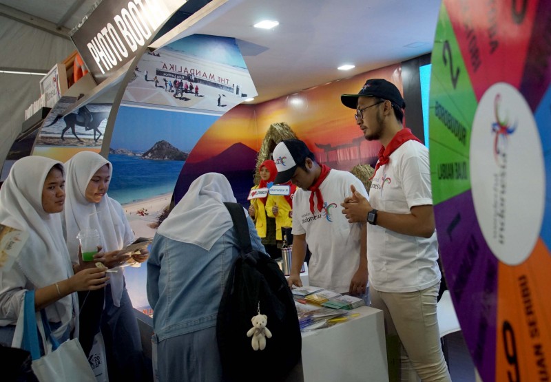 IMG-hari-kedua-saik-public-expose-dan-public-service-exhibitions-didatangi-pelajar-dan-mahasiswa