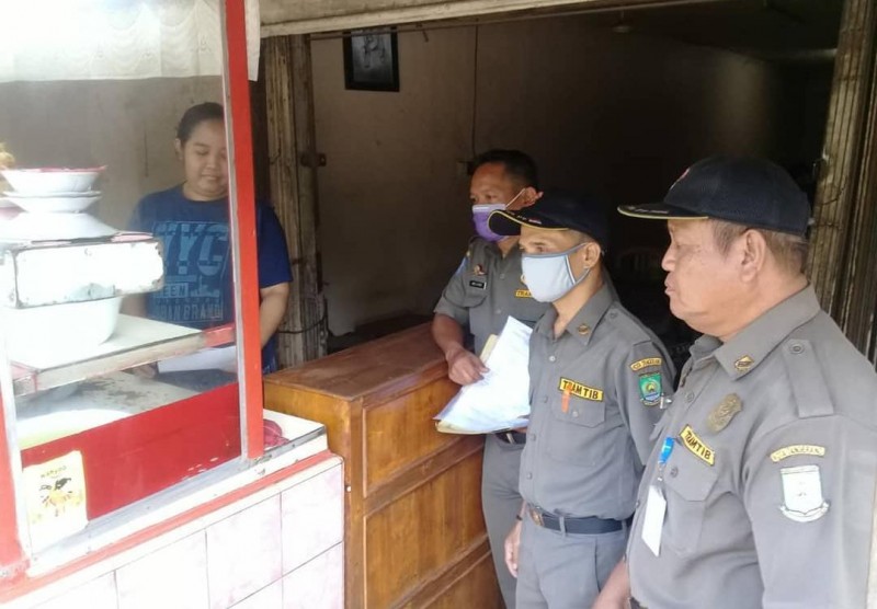 IMG-tim-trantib-batuceper-batasi-jam-buka-warung-makan