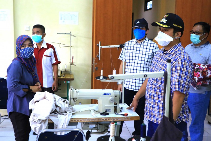IMG-blk-cibodas-produksi-baju-hazmat
