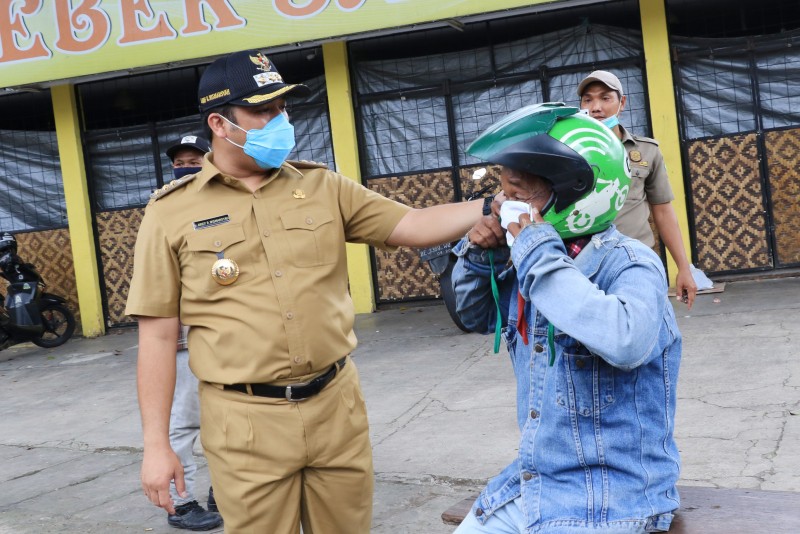 IMG-pemkot-bagikan-masker-kain-gratis-untuk-warga