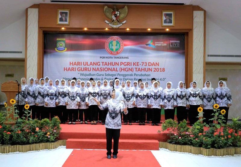 IMG-peringati-hari-guru-arief-minta-guru-tingkatkan-profesionalisme-menuju-revolusi-industri-4-0