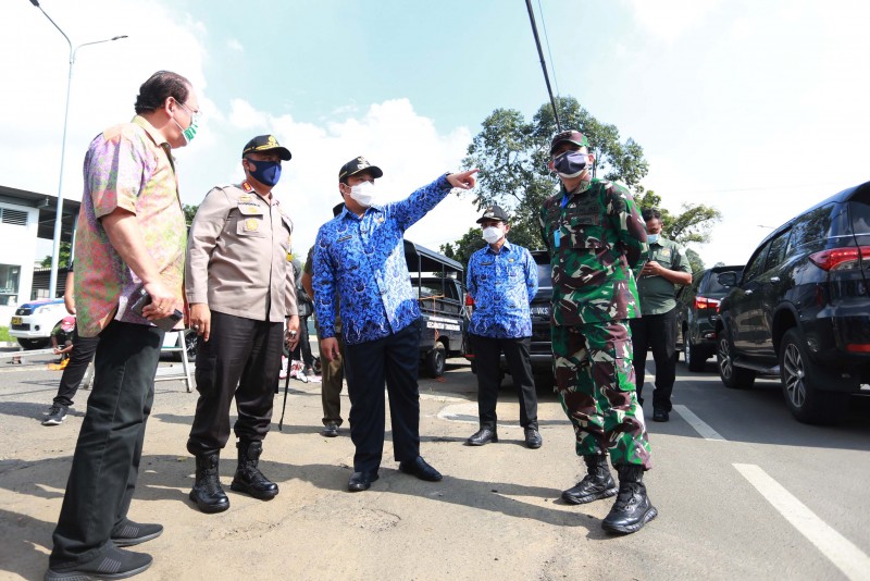 IMG-jelang-psbb-arief-tinjau-titik-check-point-jl-mh-thamrin