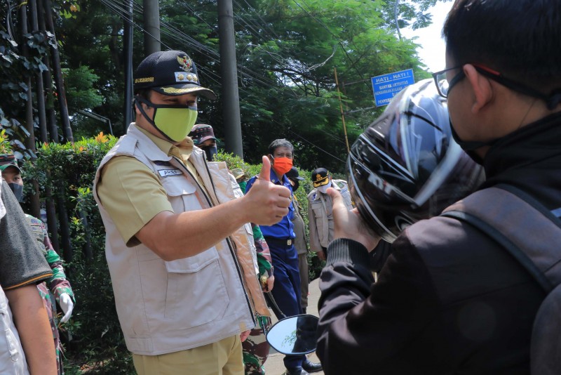 IMG-hari-pertama-psbb-wali-kota-tinjau-lokasi-check-point