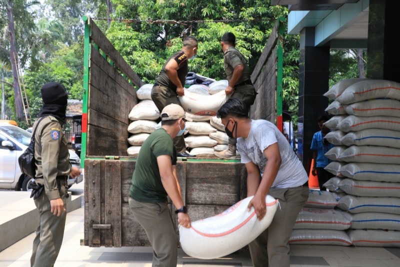IMG-pemkot-tangerang-distribusikan-bantuan-donasi-pegawai