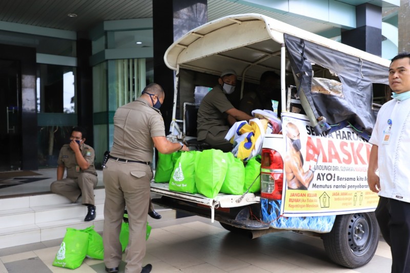 IMG-pemkot-terus-salurkan-bantuan-ke-warga-berstatus-pdp