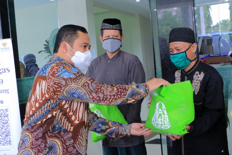 IMG-pemkot-berikan-1-658-paket-sembako-untuk-amil-marbot