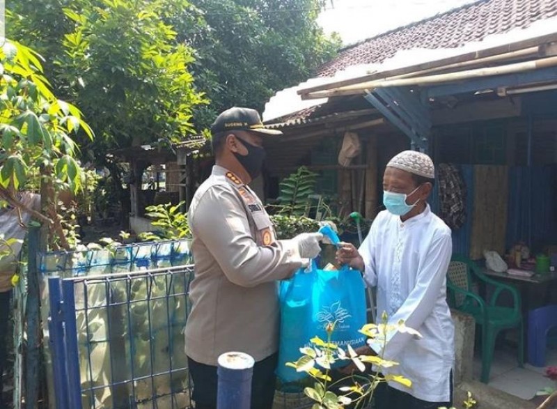 IMG-bantuan-untuk-amil-dan-marbot-disalurkan