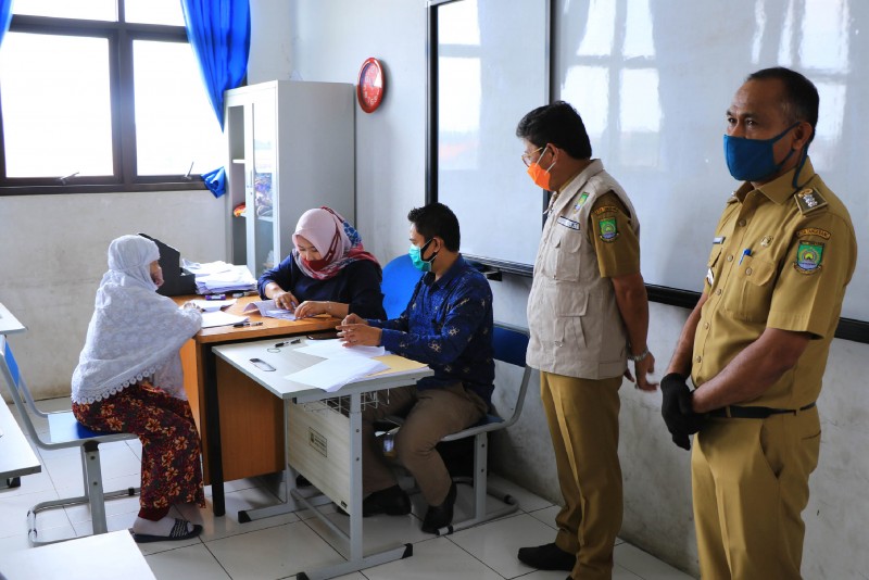 IMG-warga-terdampak-covid-19-di-ciledug-terima-blt