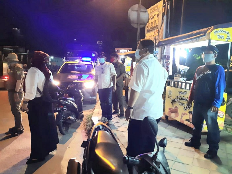 IMG-sidak-dan-ajak-pkl-taati-aturan-psbb