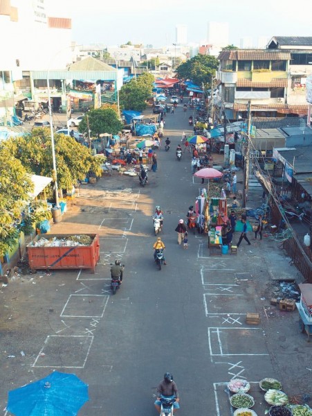 IMG-tekan-sebaran-covid-pasar-anyar-terapkan-physical-distancing