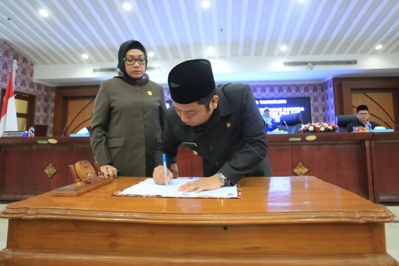 IMG-wali-kota-sampaikan-komposisi-apbd-p-kota-tangerang-masuk-kategori-ideal