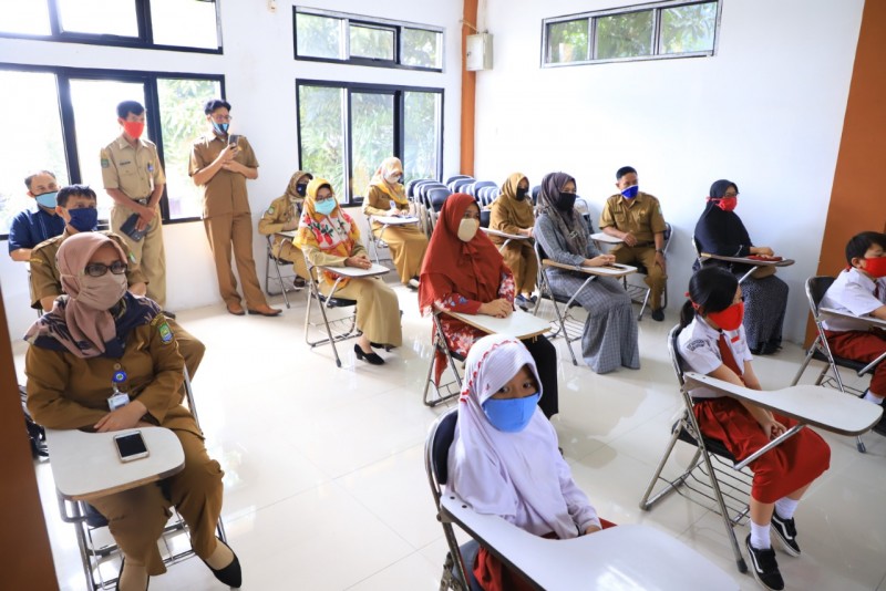 IMG-pemkot-berikan-bantuan-pulsa-untuk-8-146-pelajar-kota-tangerang
