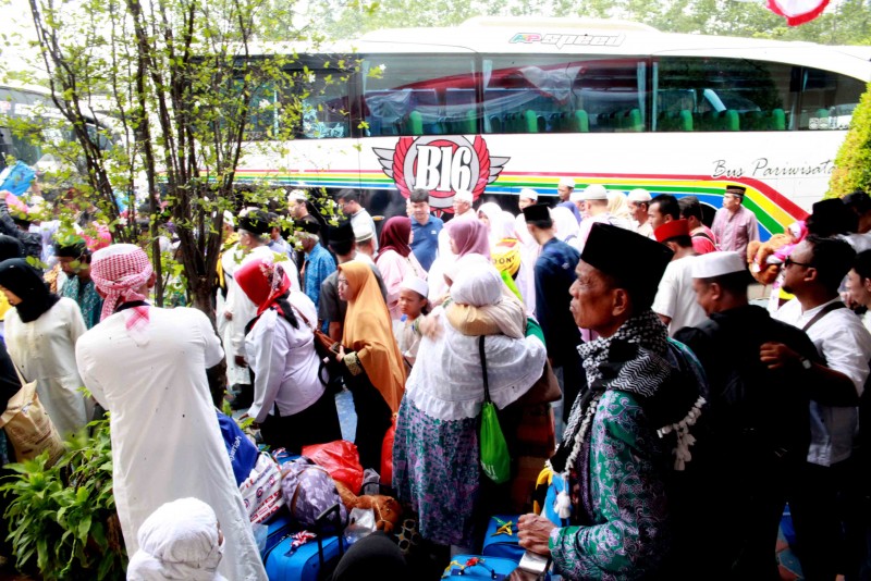 IMG-wakil-sambut-kedatangan-jemaah-haji-kloter-2