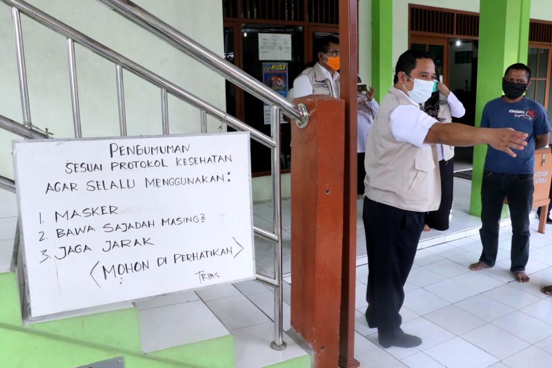 IMG-wali-kota-tangerang-tinjau-kesiapan-tempat-ibadah-dalam-penerapan-protokol-covid-19