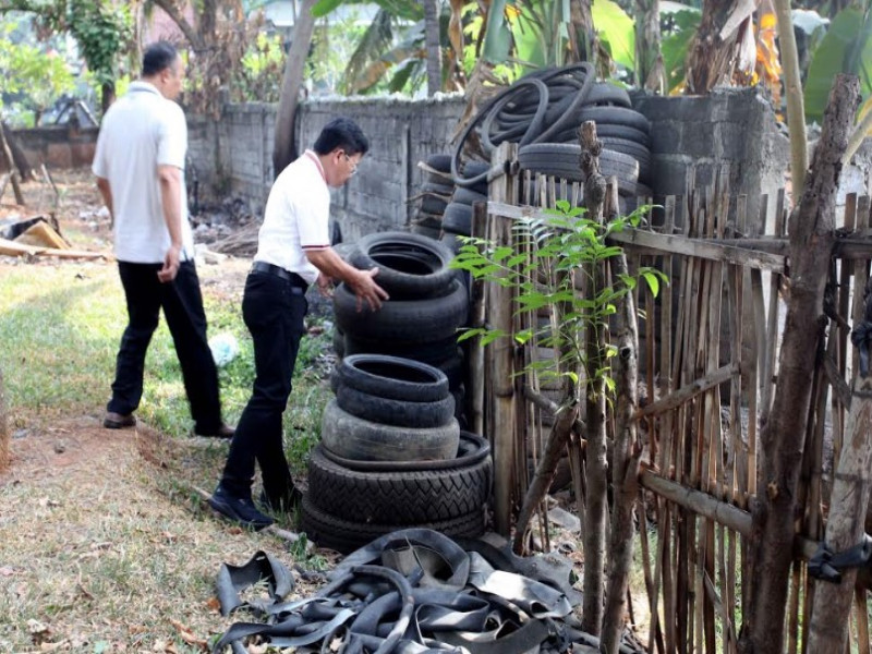 IMG-wakil-tegur-pengusaha-tambal-ban-yang-menumpuk-limbah