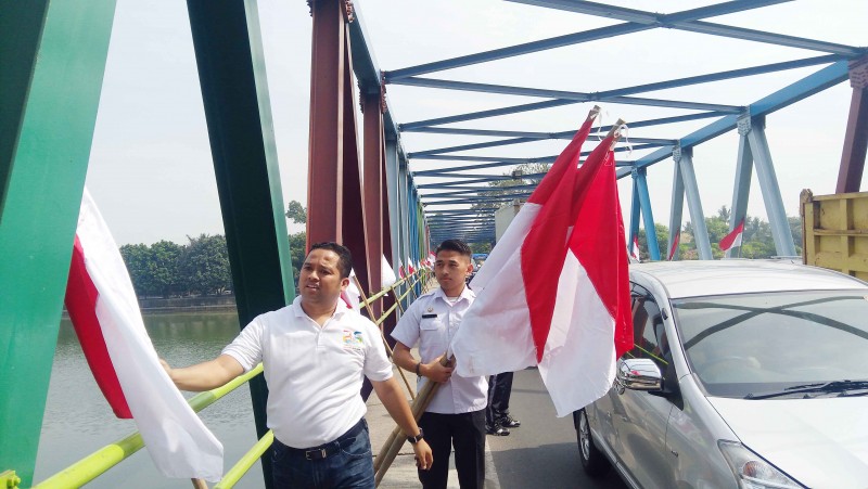 IMG-wali-kota-terjun-langsung-himbau-pemasangan-bendera-merah-putih