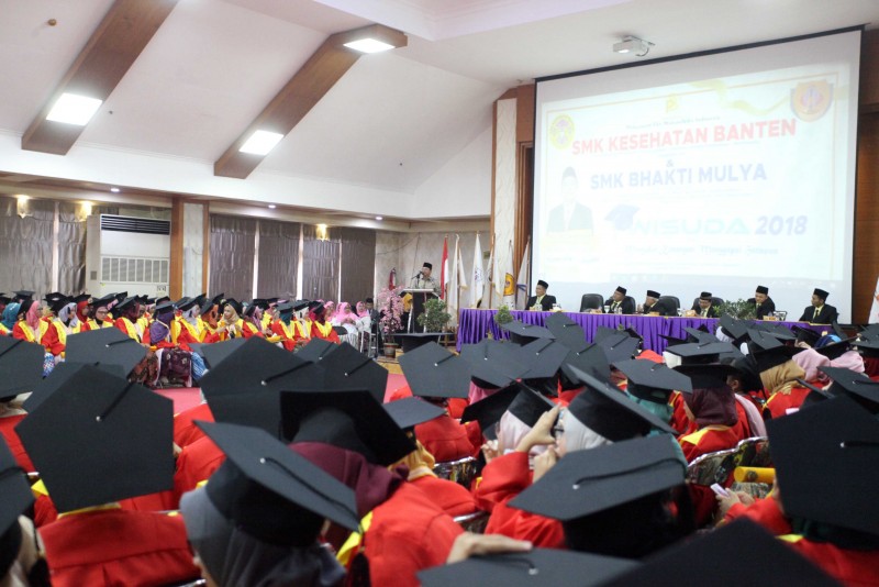 IMG-hadiri-wisuda-smk-wakil-titip-pesan-untuk-orangtua-dan-anak