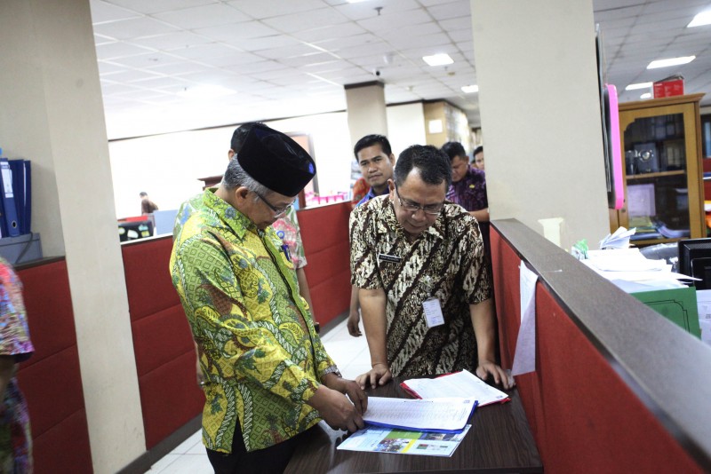 IMG-hari-pertama-masuk-kerja-layanan-publik-di-pemkot-tangerang-berjalan-normal