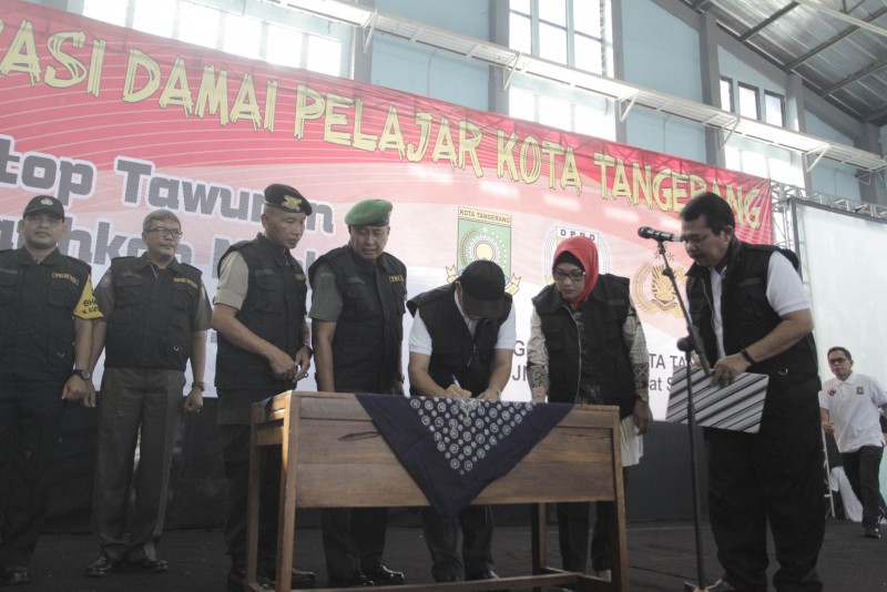 IMG-peringati-hardiknas-ribuan-pelajar-hadiri-acara-deklarasi-damai