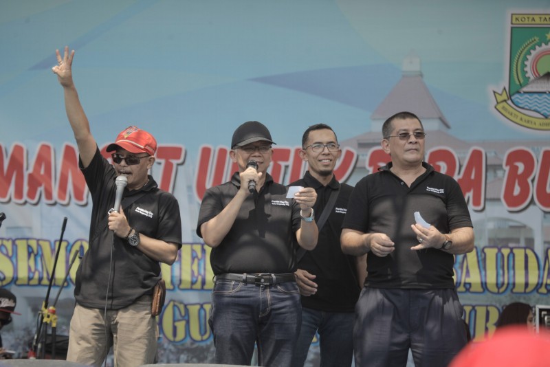 IMG-may-day-ribuan-buruh-kumpul-di-alun-alun-kota-tangerang