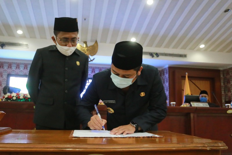 IMG-sah-tiga-raperda-kota-tangerang-disetujui-jadi-perda