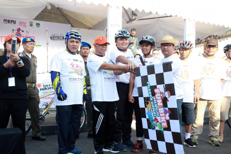 IMG-ribuan-goweser-ikuti-fun-bike-menuju-pilkada-damai-kota-tangerang-2018