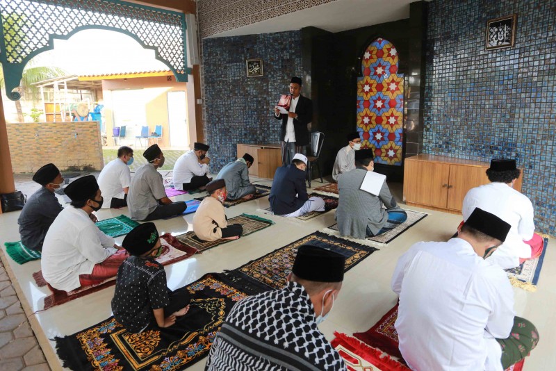 IMG-momen-idul-adha-wali-kota-dan-wakil-terapkan-protokol-kesehatan-dalam-penyelenggaraan-salat