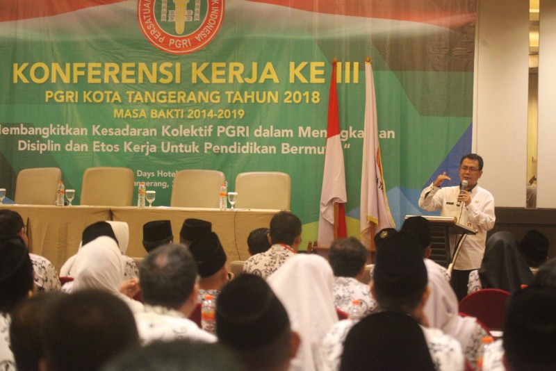 IMG-dihadapan-para-kepala-sekolah-sekda-sampaikan-perhatian-pemkot-kepada-guru