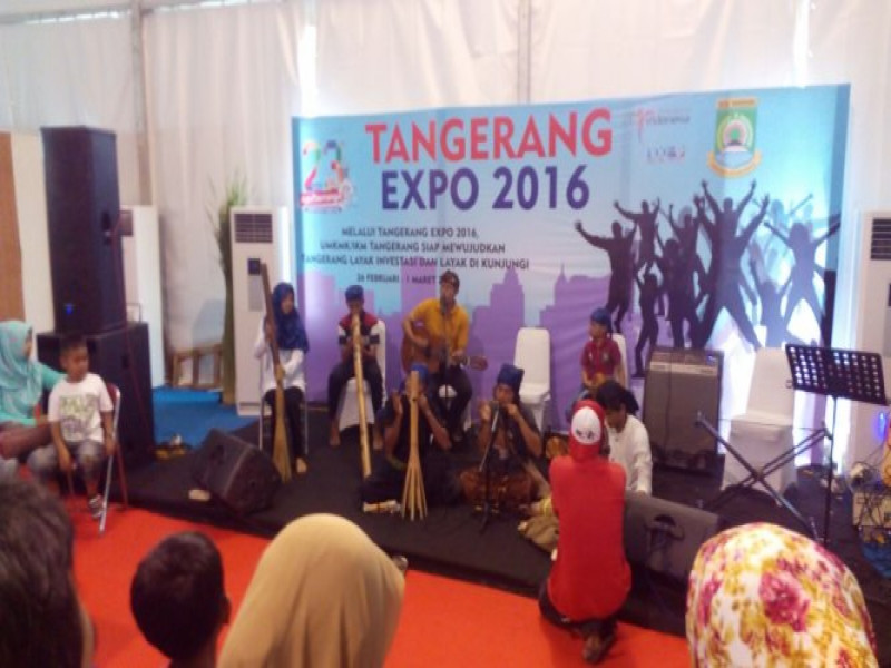 IMG-pengunjung-tangerang-expo-berasal-dari-berbagai-kalangan