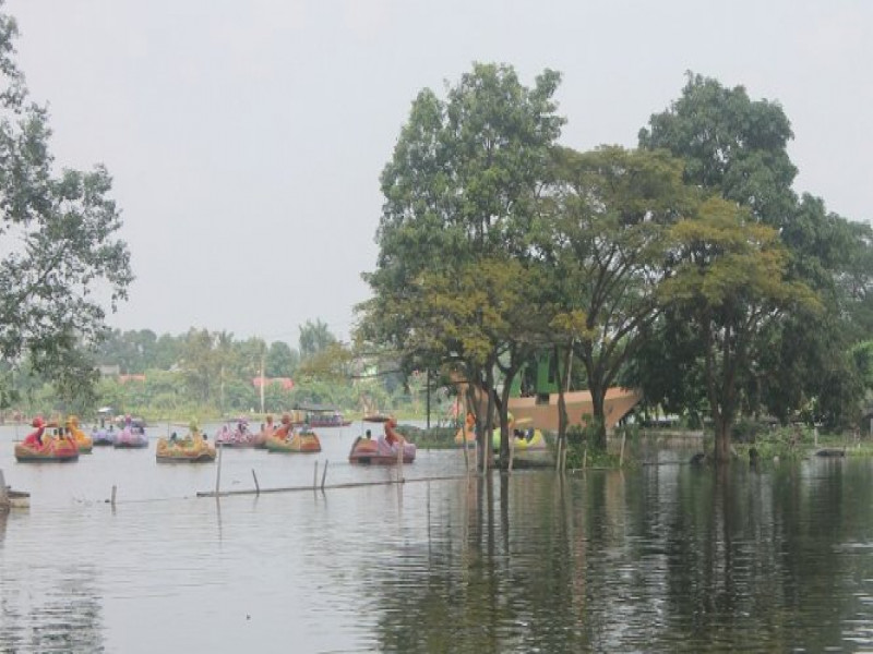 IMG--situ-cipondoh-ramai-dikunjungi-warga-saat-libur-lebaran
