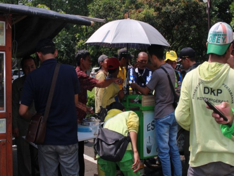IMG-raih-adipura-petugas-kebersihan-ditraktir-walikota