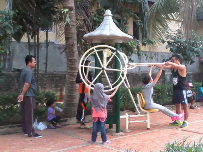 IMG-berfitnes-ria-di-taman-prestasi
