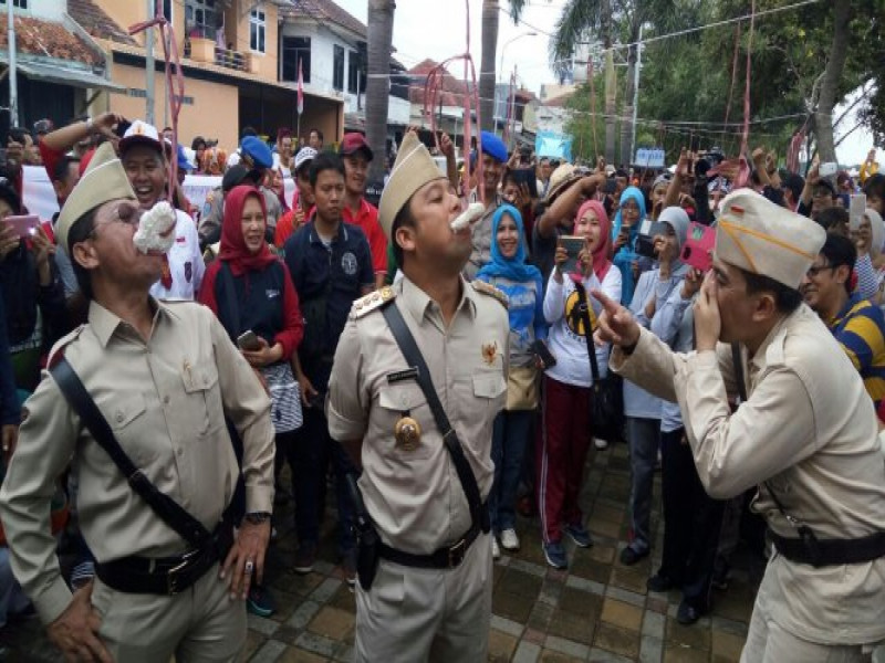 IMG-walikota-wakil-walikota-dan-kapolres-tangerang-lomba-makan-kerupuk