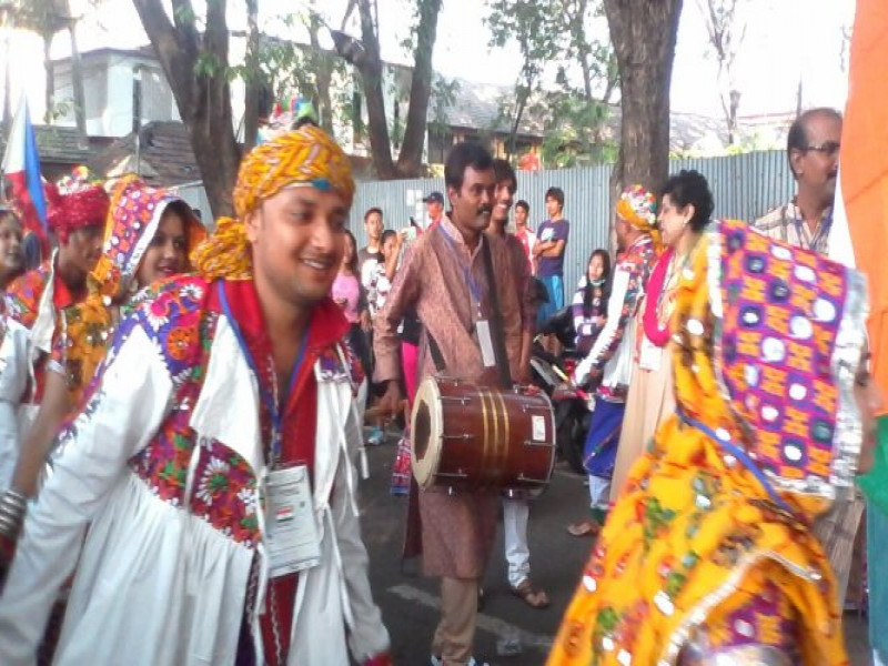IMG-meriahnya-parade-budaya-tangerang-international-folklore-festival-2016