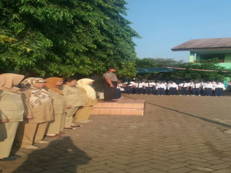 IMG-brigadir-damhuri-ajak-siswa-patuhi-peraturan-sekolah