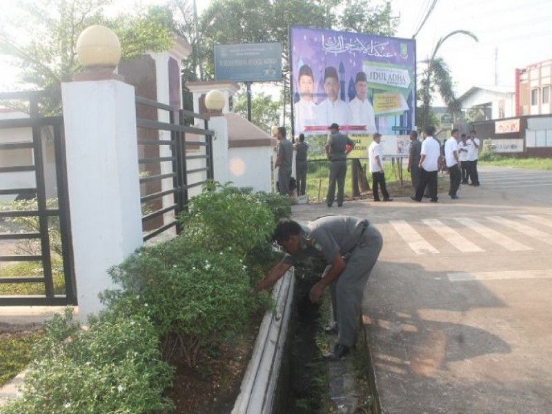 IMG-dua-kali-seminggu-aparatur-kecamatan-pinang-kerjabakti