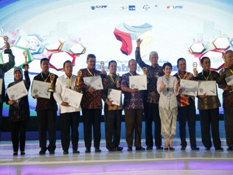 IMG-kota-tangerang-raih-national-procurement-award-2016