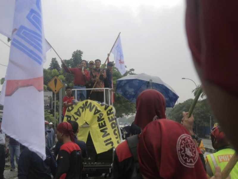 IMG-wali-kota-lepas-gerak-jalan-fspmi-kota-tangerang