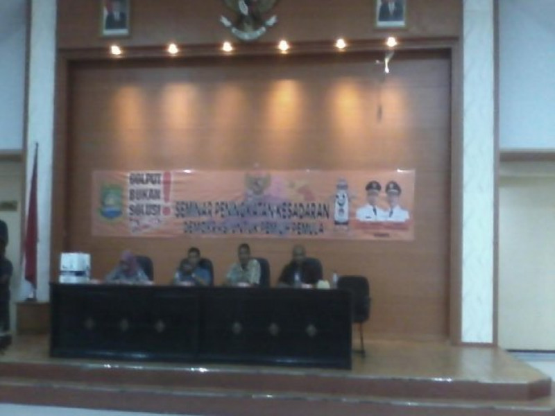 IMG-500-siswa-ikuti-seminar-peningkatan-kesadaran-demokrasi-untuk-pemilih-pemula