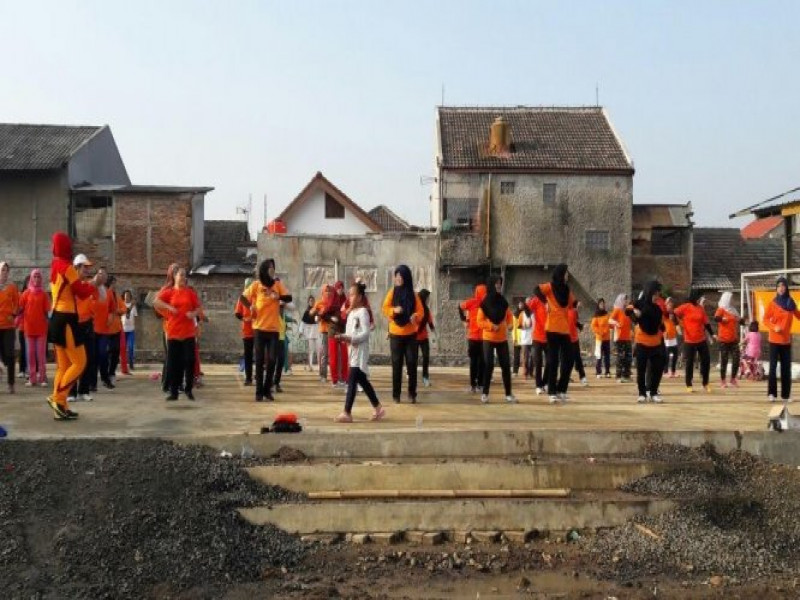 IMG-peringati-hari-guru-warga-guru-di-larangan-utara-adakan-senam-pagi-bersama