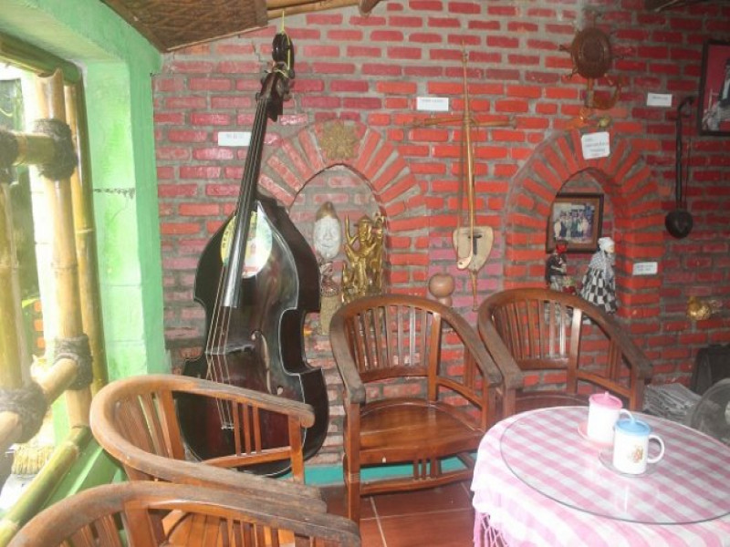 IMG-benda-benda-kuno-tersimpan-di-rumah-budaya