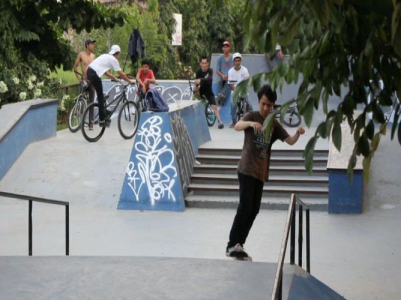 IMG-skaters-kembangkan-skil-di-skate-park
