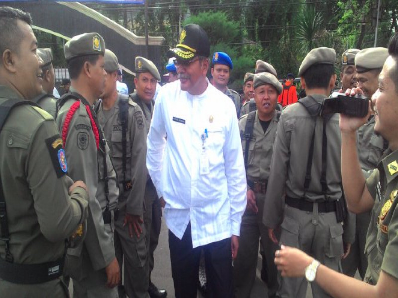 IMG-satpol-pp-bersama-polri-amankan-natal-malam-tahun-baru