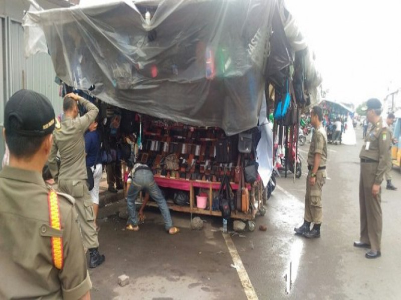 IMG-usai-libur-satpol-pp-gelar-penertiban